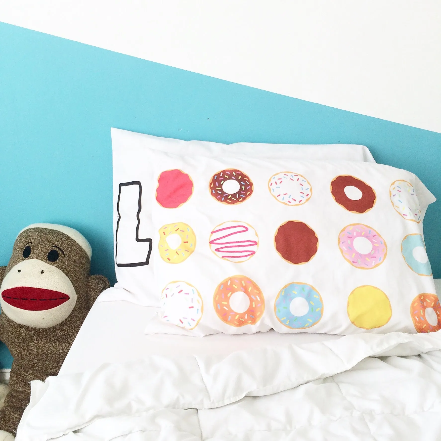 Donuts Standard Pillowcase (20 x 30)