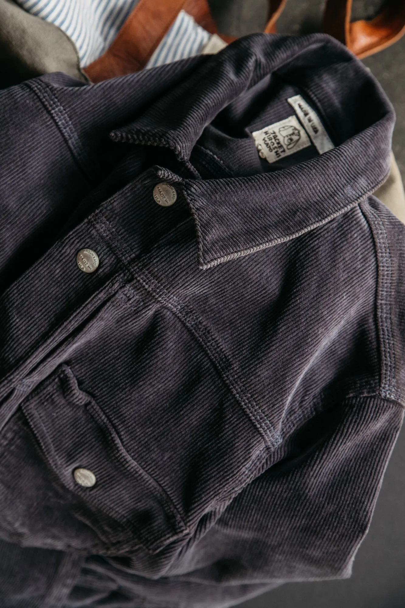 The Blade 16 Wale Stretch Corduroy - Charcoal