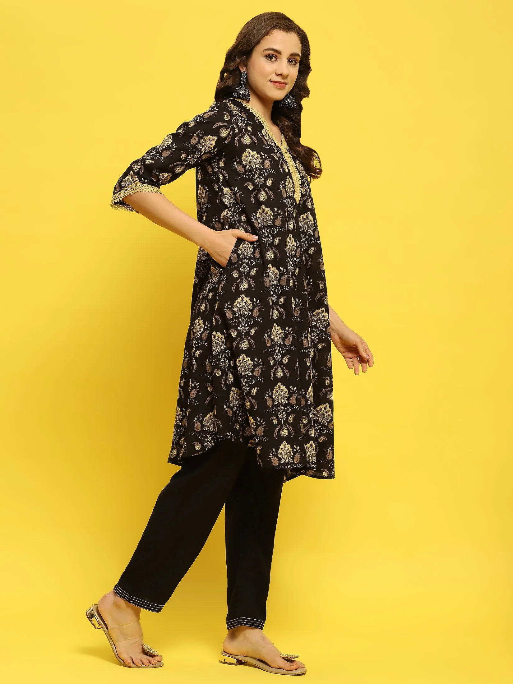 Women Cotton Black Floral Print Kurta With Trouser