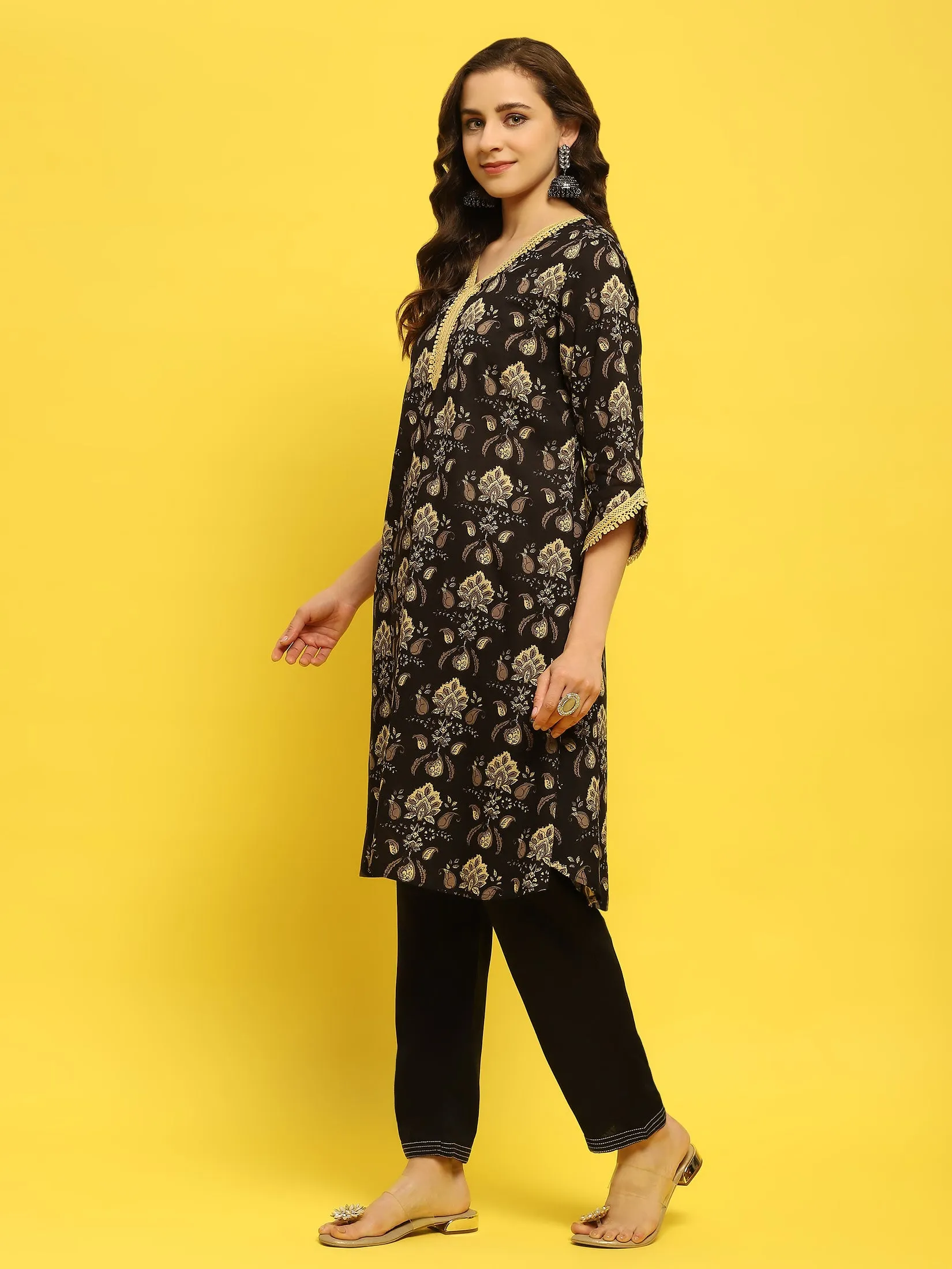 Women Cotton Black Floral Print Kurta With Trouser