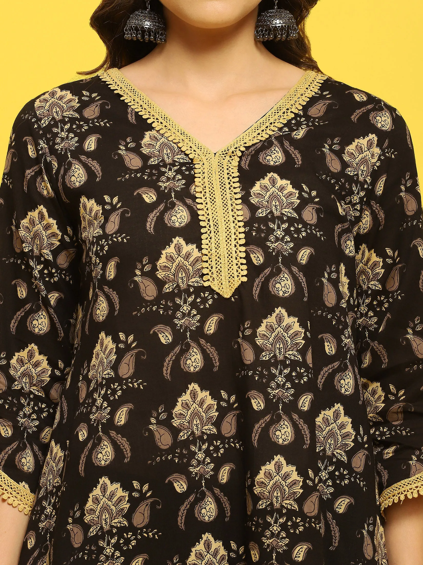 Women Cotton Black Floral Print Kurta With Trouser